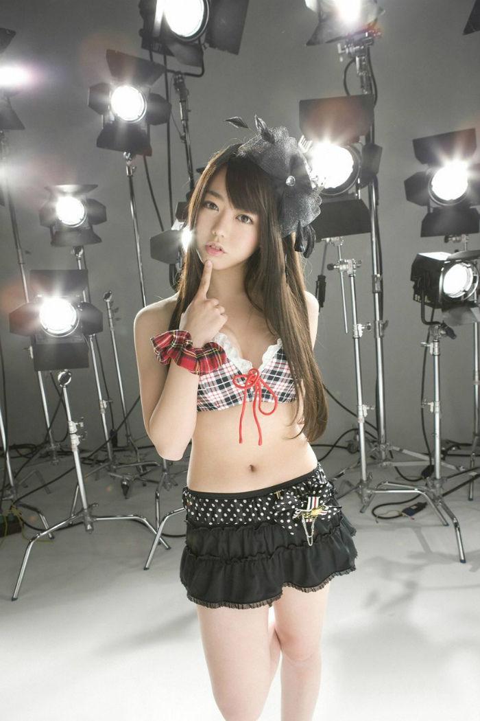 峯岸南是AKB初代成員,曾屬隊中人氣成員。