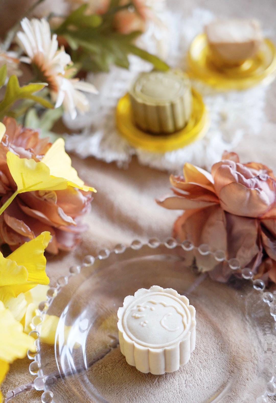 Dolly’s Bakery│「如月團圓寵物月餅盛盒」除了包含牛肉、三文魚、鴨肉和雞肉四款口味的寵物月餅,還有淮山雞肉團子及芝士雞肉牛奶餅兩款中秋限定的天然零添加小食,讓毛孩相伴齊齊過中秋。