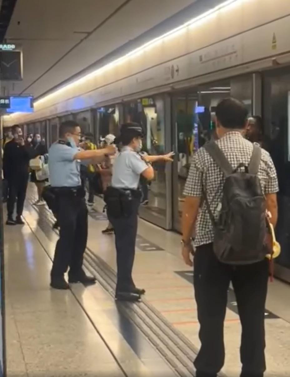 尖沙咀站非裔男襲警 警施放胡椒噴霧制服