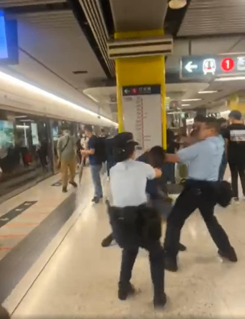 尖沙咀站非裔男襲警 警施放胡椒噴霧制服