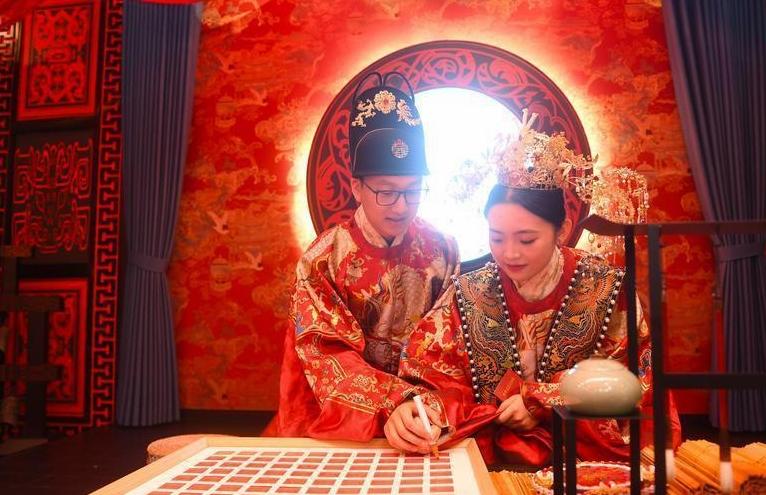 西安未央區民政局在七夕舉行漢服婚禮。(互聯網)