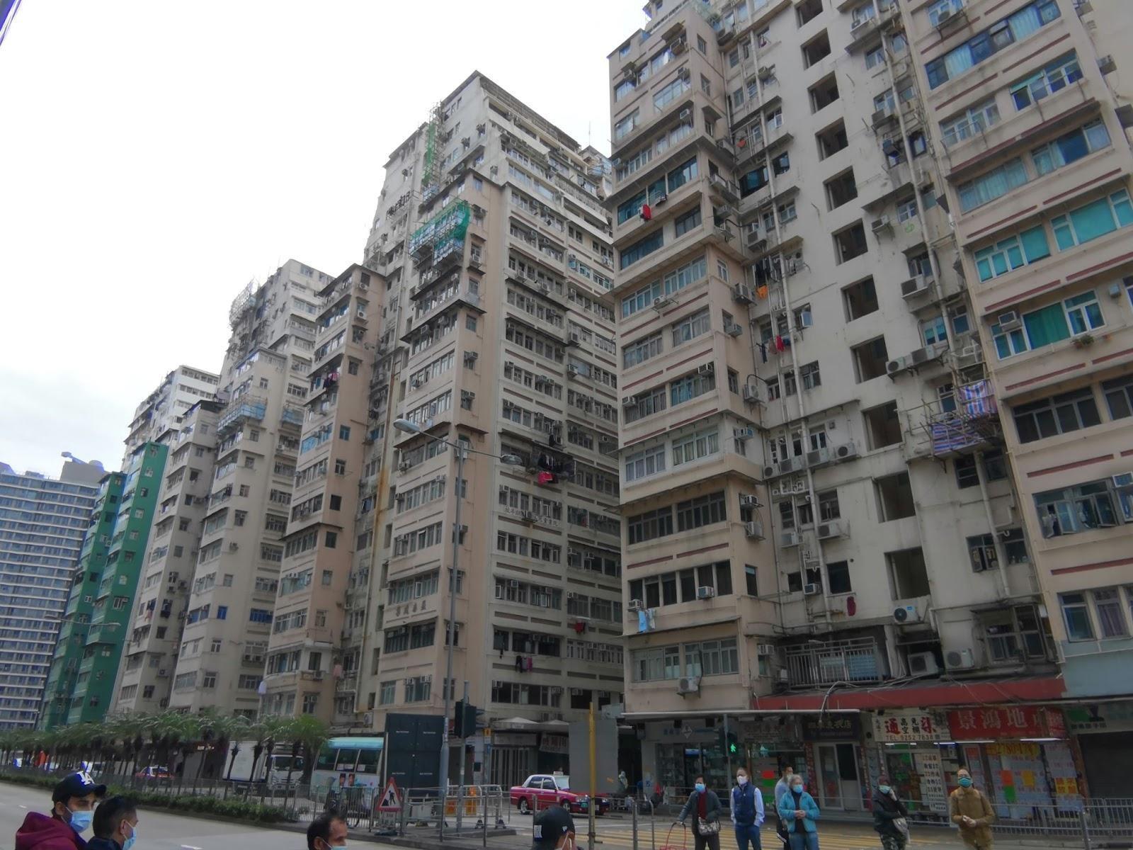 有「八文樓」之稱的佐敦文華新村,新近有投資者以520萬元購入文蔚樓三房銀主盤。而市建局早前公布擬將八文樓打造成樓高逾400米的地標建築,與西九龍融合,成為「西九龍門戶綜合發展節點」。(資料圖片)