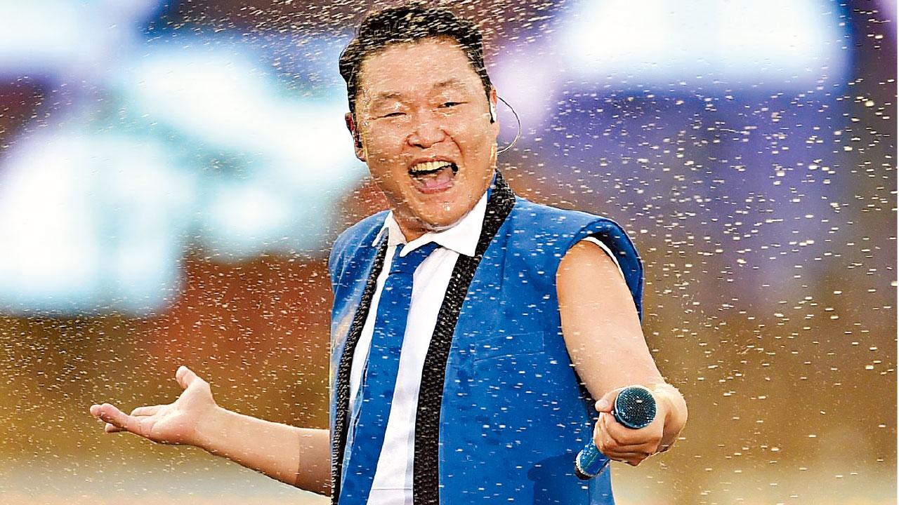 韓PSY噴水騷 爆爭議 工人疑跣腳15米高台墮斃