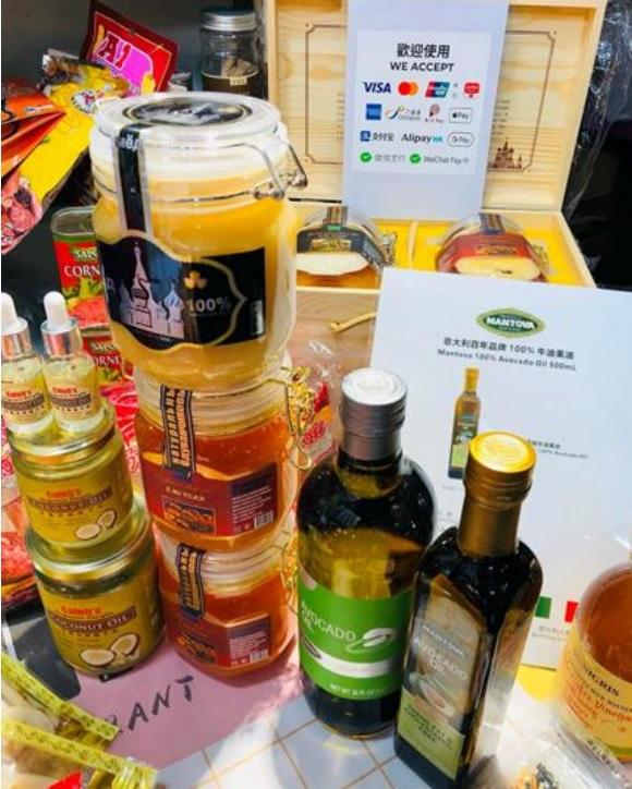 十八子手信店│十八子手信店為你準備來自世界各地的食品和飲料,讓你的舌尖在今個中秋暢遊全世界,當然少不得各式各樣的本地傳統小食,讓你過一個不一樣的中秋節!