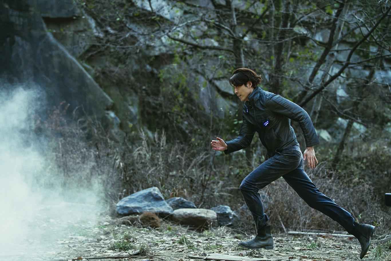 金宇彬在《祖宗膠戰外星人》演外星守護神。