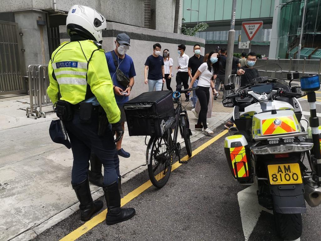 港島總區打擊非法駕駛電動可移動工具 6人被捕檢電動單車