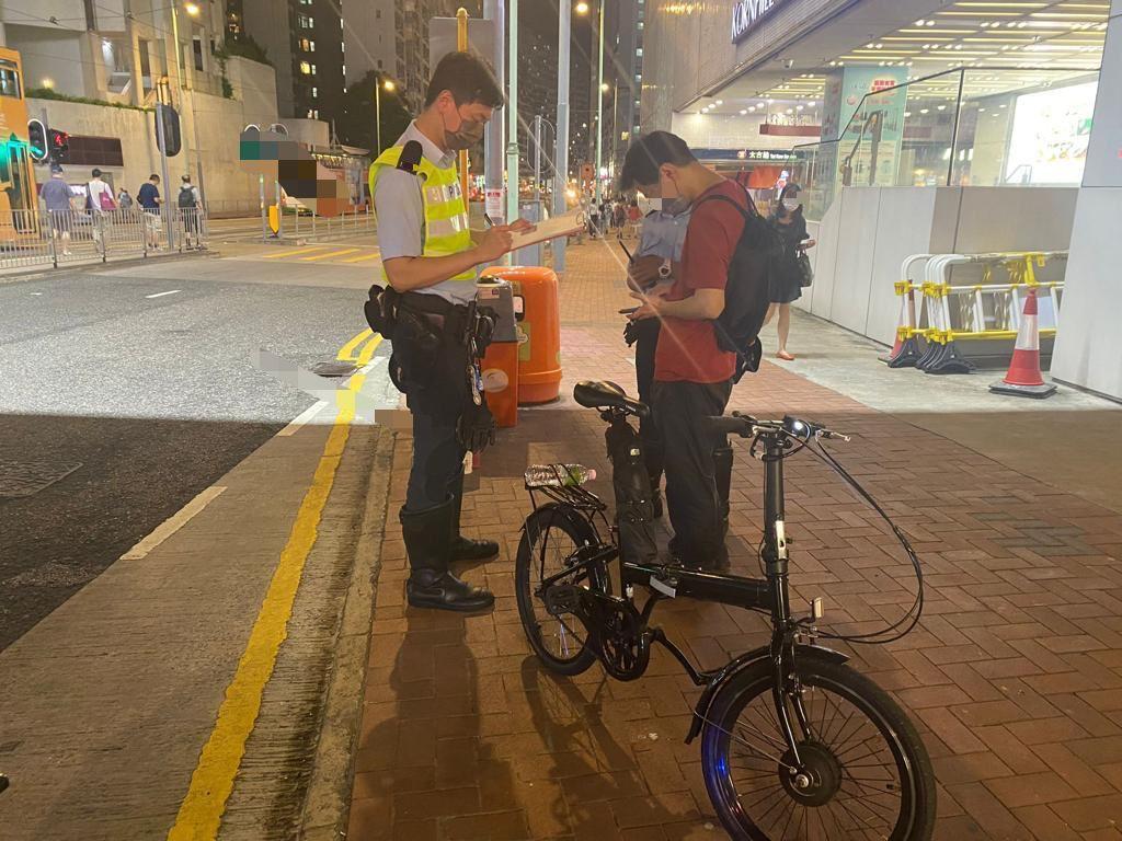 港島總區打擊非法駕駛電動可移動工具 6人被捕檢電動單車