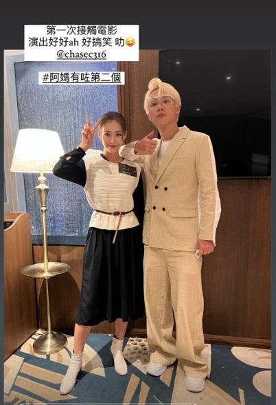 處男拍戲的CY獲英皇藝人Polly大讚表現唔錯。