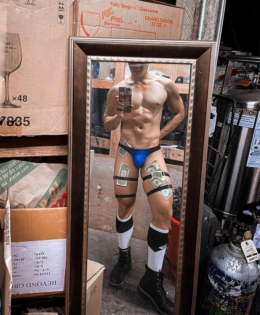 Dawn不時在IG公開頗大尺度的露肉照。