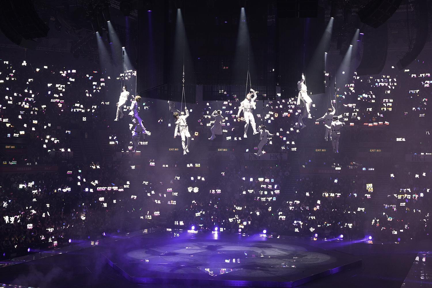 MIRROR演唱會意外引起公眾關注表演者的人身安全問題。