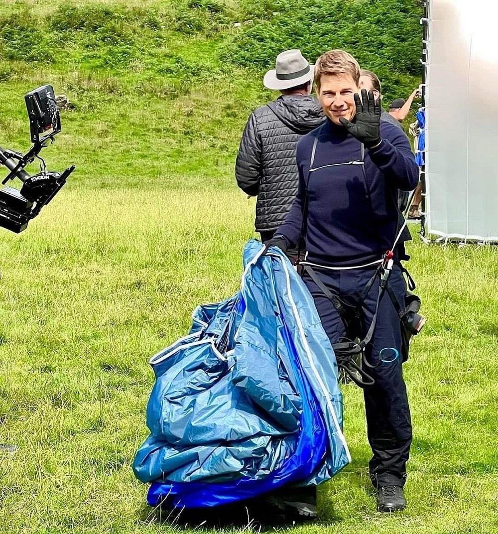 拍攝完成,阿湯好nice與途人say bye。