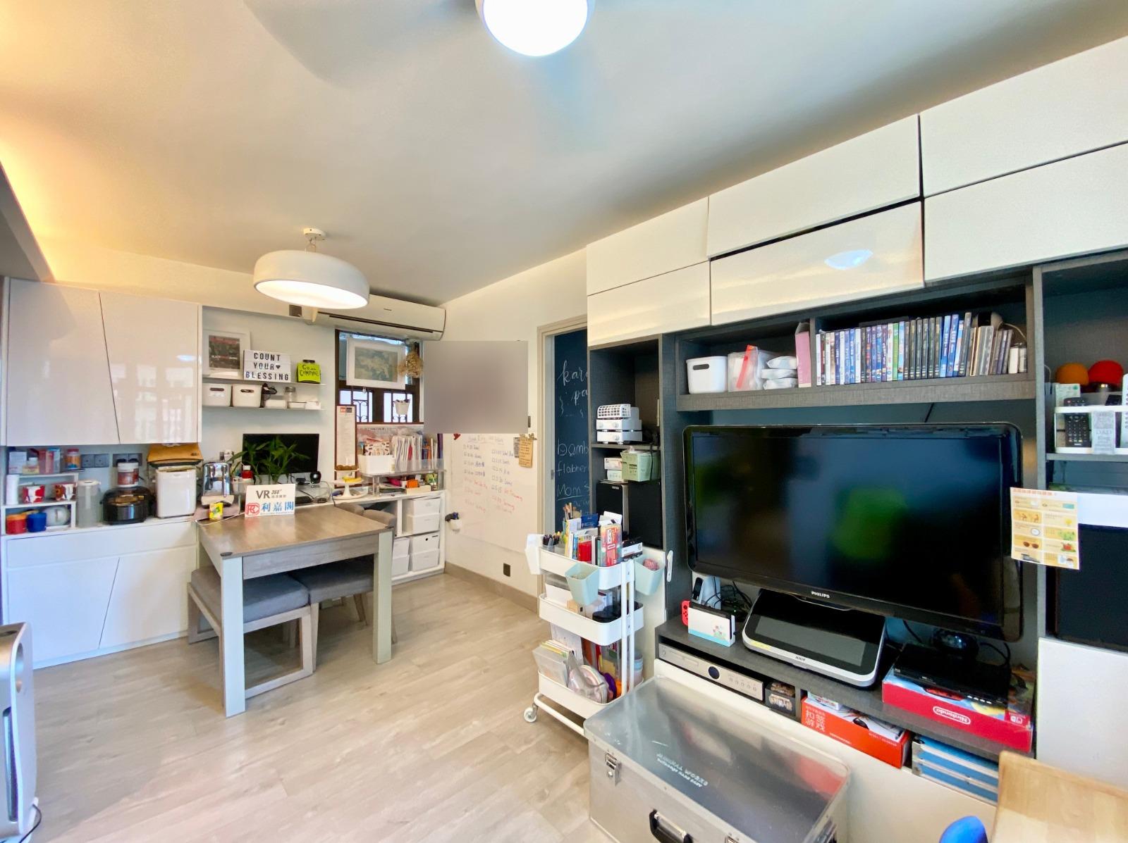 大廳間隔分明,設有不少吊櫃和梗櫃,收納空間多。