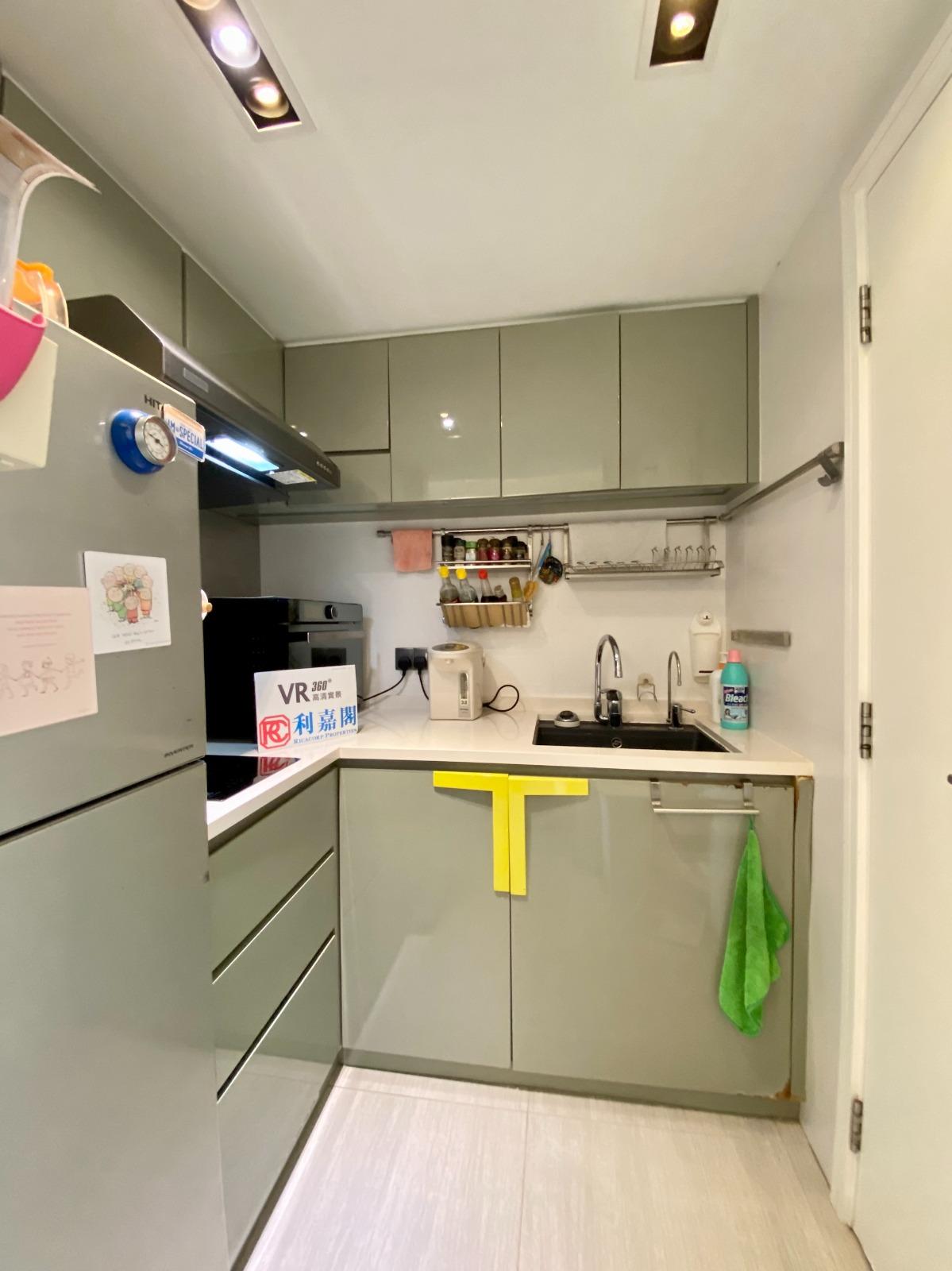 廚櫃簇新實用,櫃桶數量亦多。