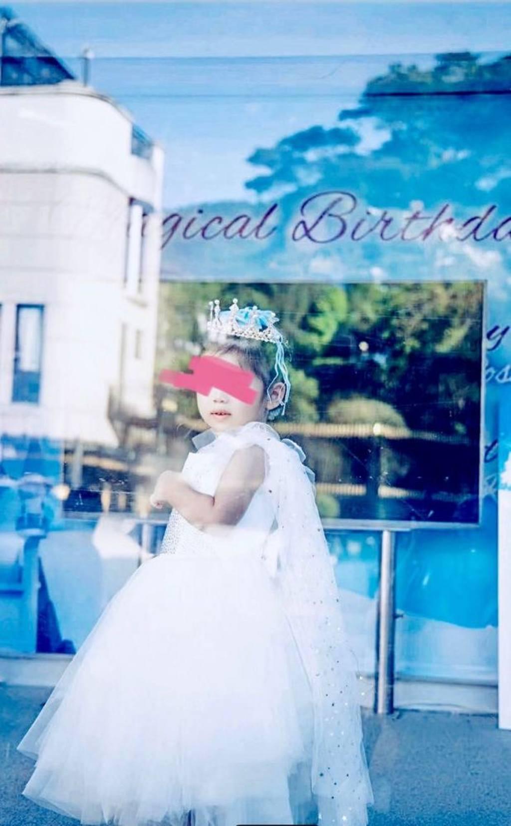 去年超盈為女兒舉行盛大的城堡派對。