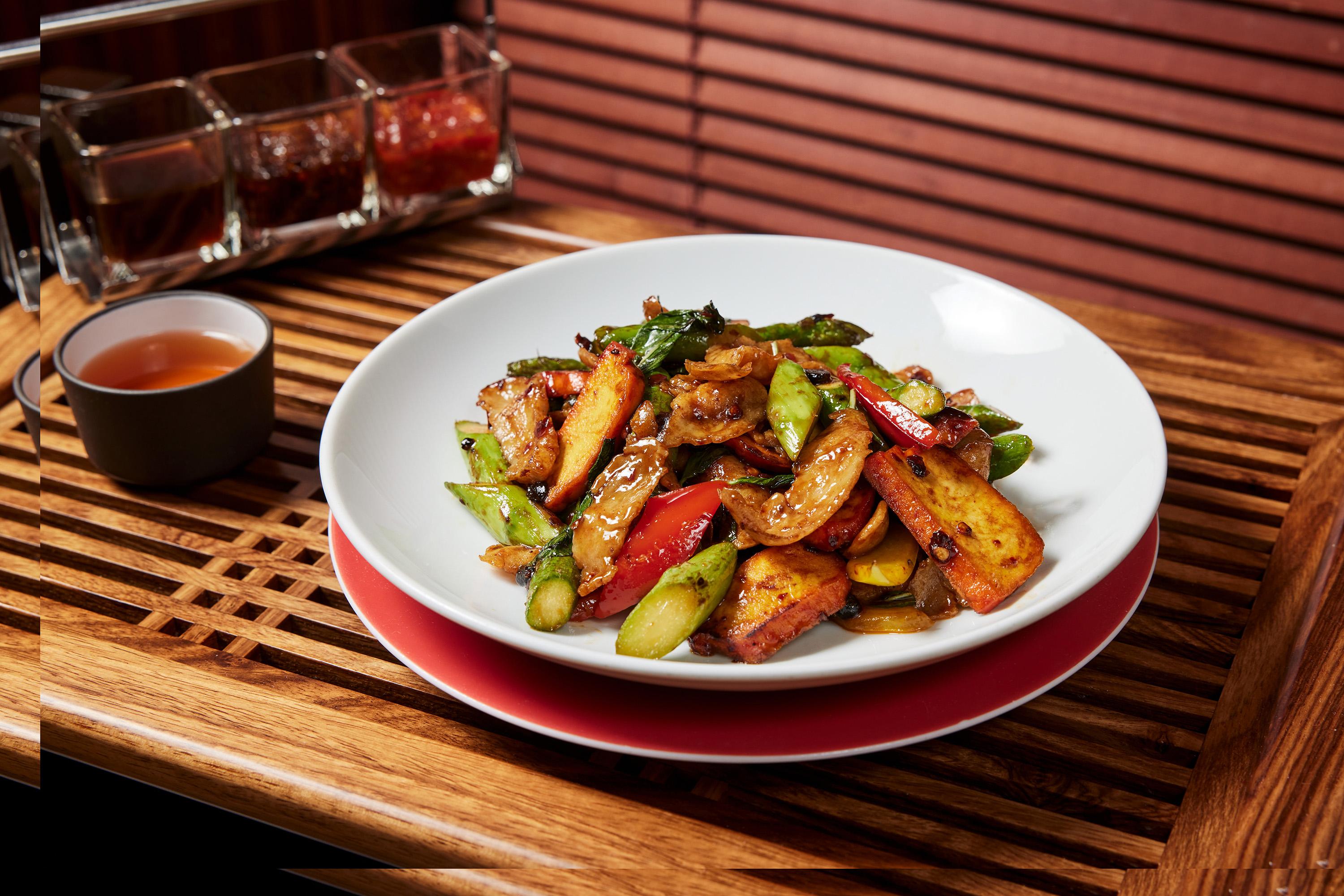 九層塔老乾媽蘆筍炒素肉片