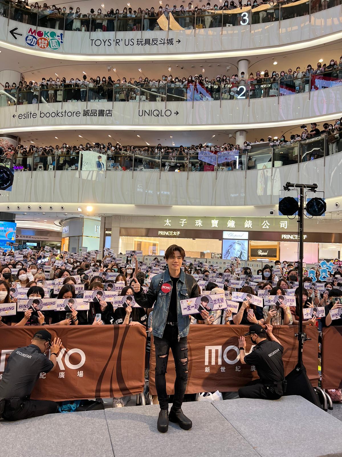 張敬軒的簽唱會活動,逼爆整個商場。