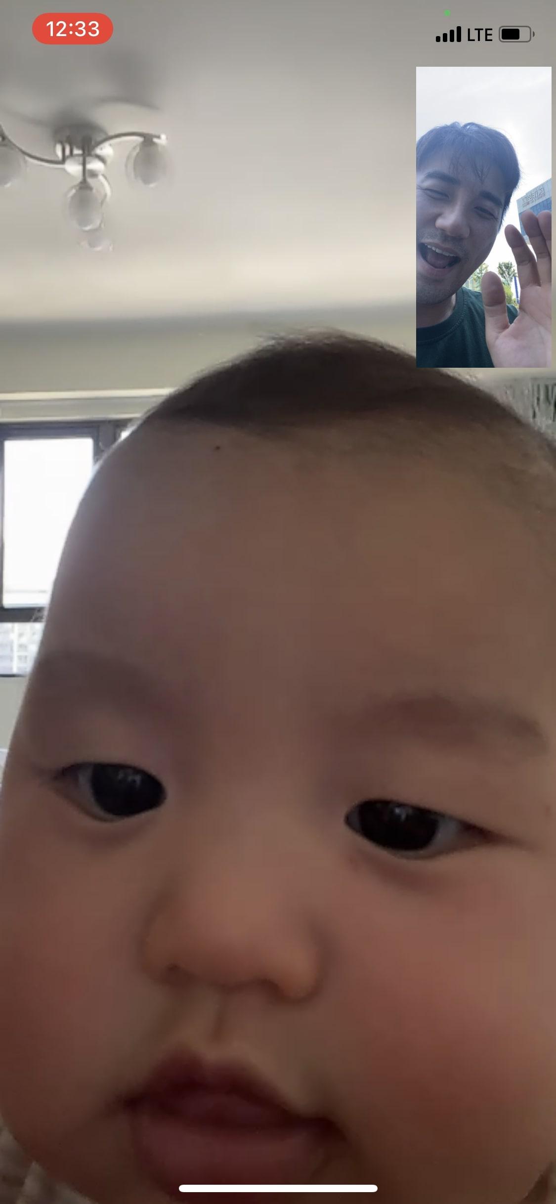 洪永城現時在內地拍劇,自爆晚晚狂loop囡囡相。