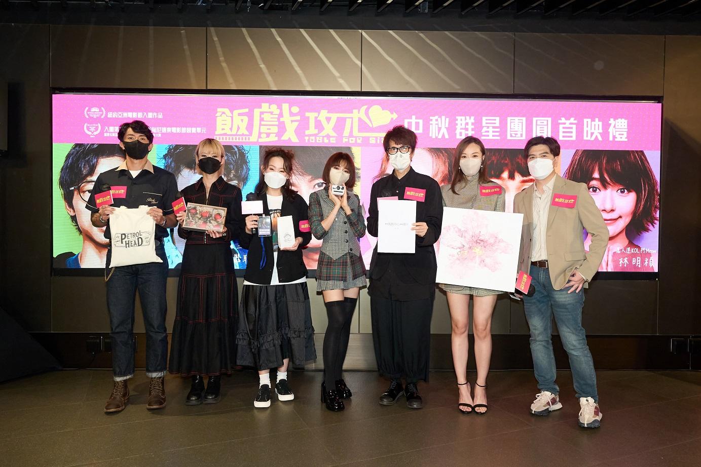 在《飯戲攻心》演大佬的黃子華獲戲中的「家人」送禮預祝下周一生日。