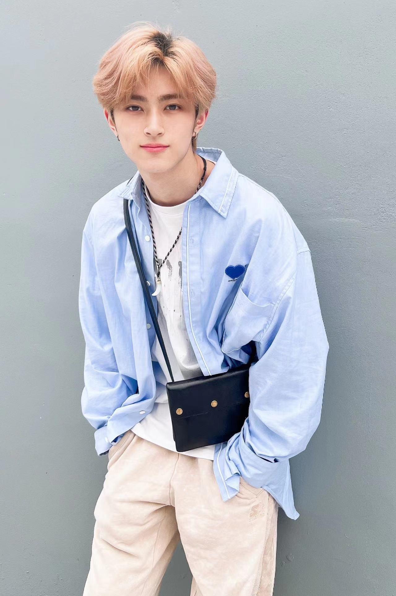 20歲的香港成員LEO,被隊友公認為團中最靚仔成員。