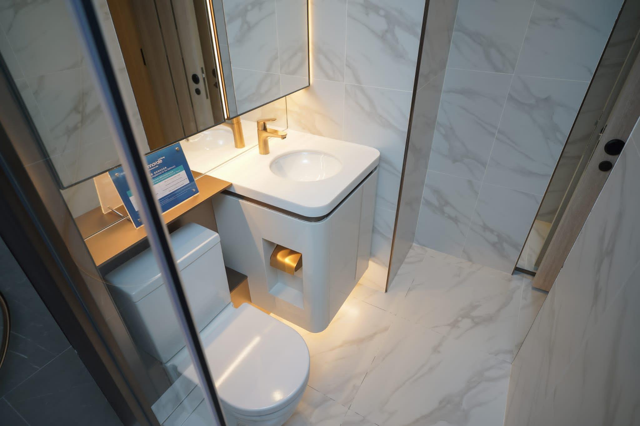 浴室採用國際級品牌配備,並設有浴室寶,地台及牆身均採用抗菌地磚及牆身磚。(李睿哲攝)