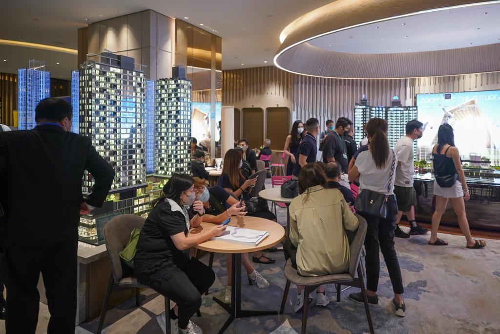 位於美麗華廣場1期的ONE INNOVALE - Archway 示位及展銷廳,就今日現場所見,前來入票及參觀示位的人流不少。(李睿哲攝)