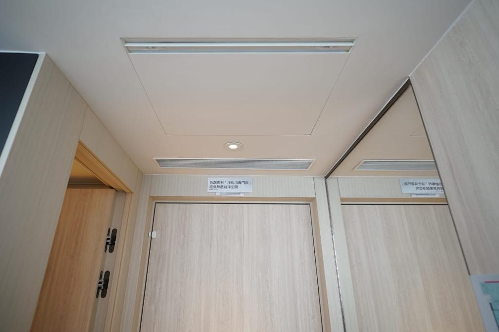 ONE INNOVALE - Archway每個單位都設有獨家專利的「淨化消毒門廊」,此技術為恒地與Arup共同研發,將光觸媒空氣淨化機隱藏於天花,可為玄關打造成一道隱形的防菌消毒屏障。(李睿哲攝)
