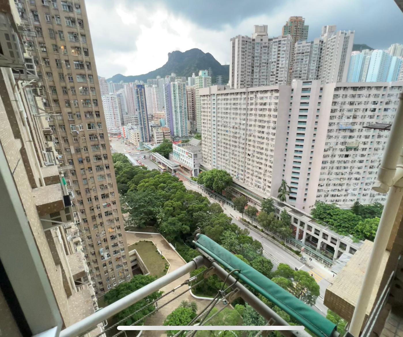 單位景觀開揚,望園景、山景和樓景為主。