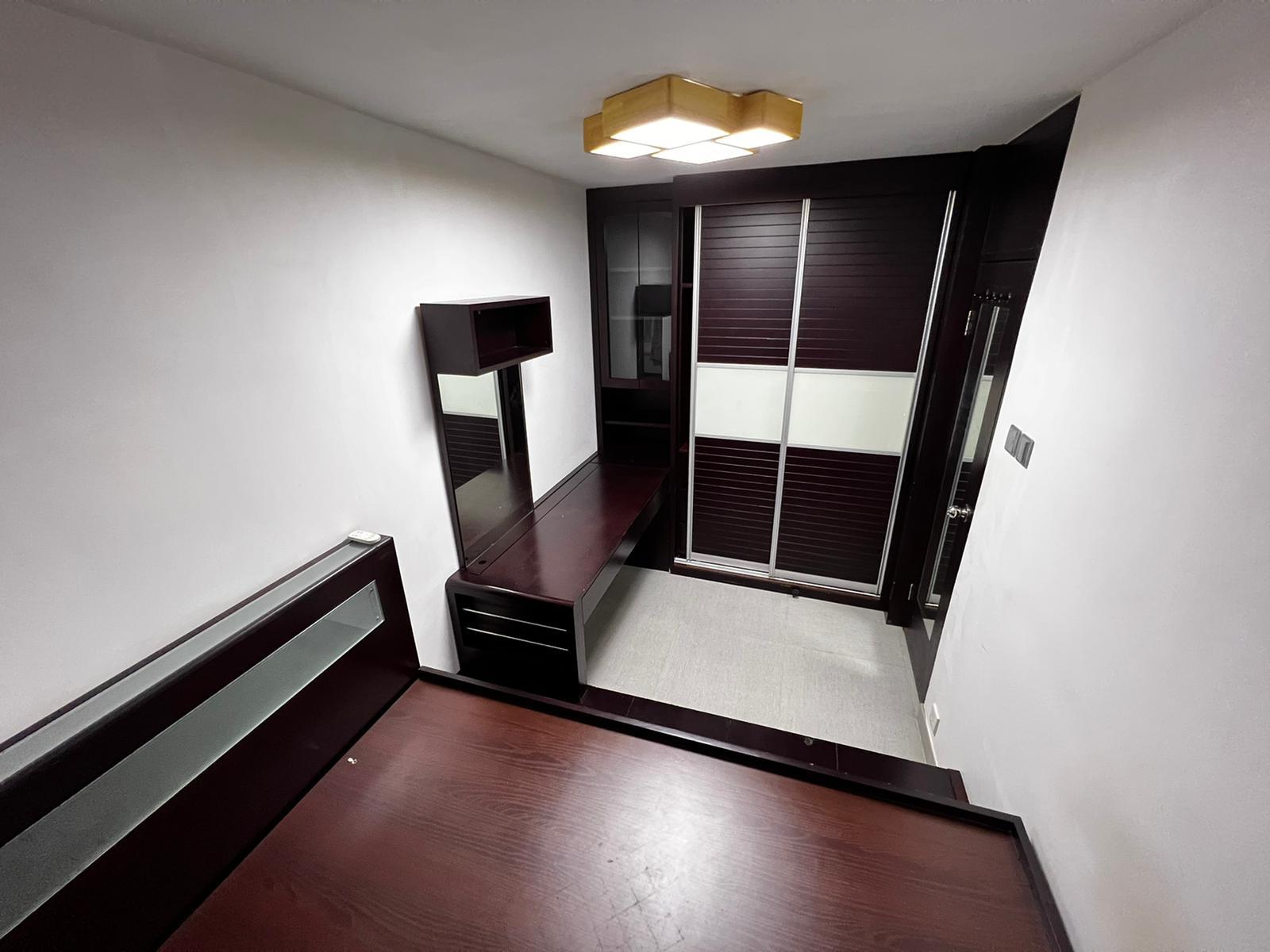 單位由兩房打通為一房,間隔闊大實用,擺放大型傢俬都沒有問題。