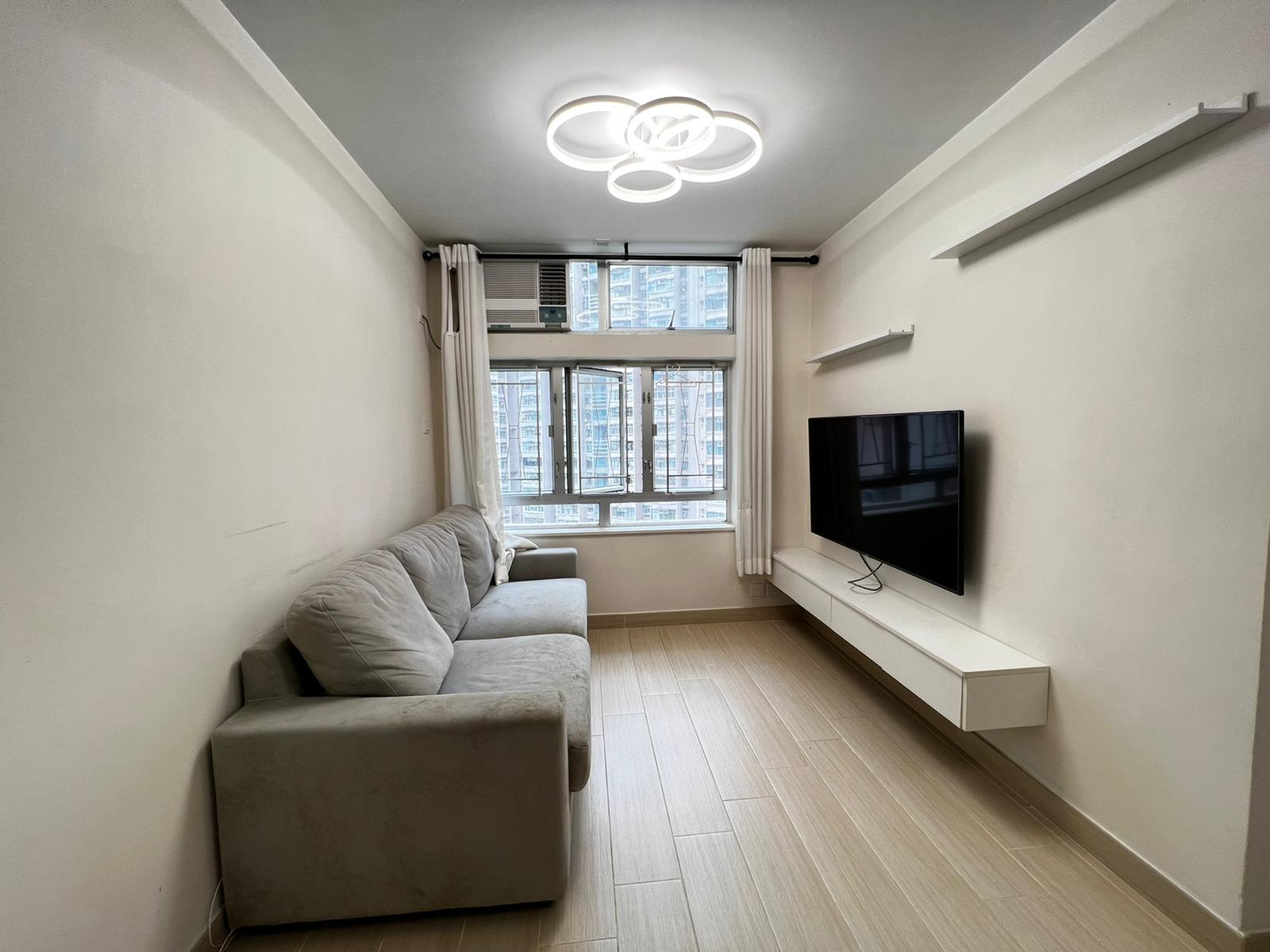 客廳以樓景為主,尚算開揚。