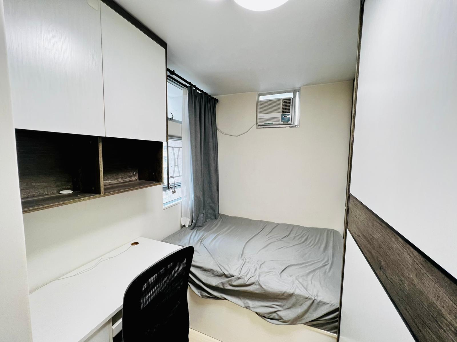 其中一個睡房附有梗櫃及大衣櫃,新淨實用。