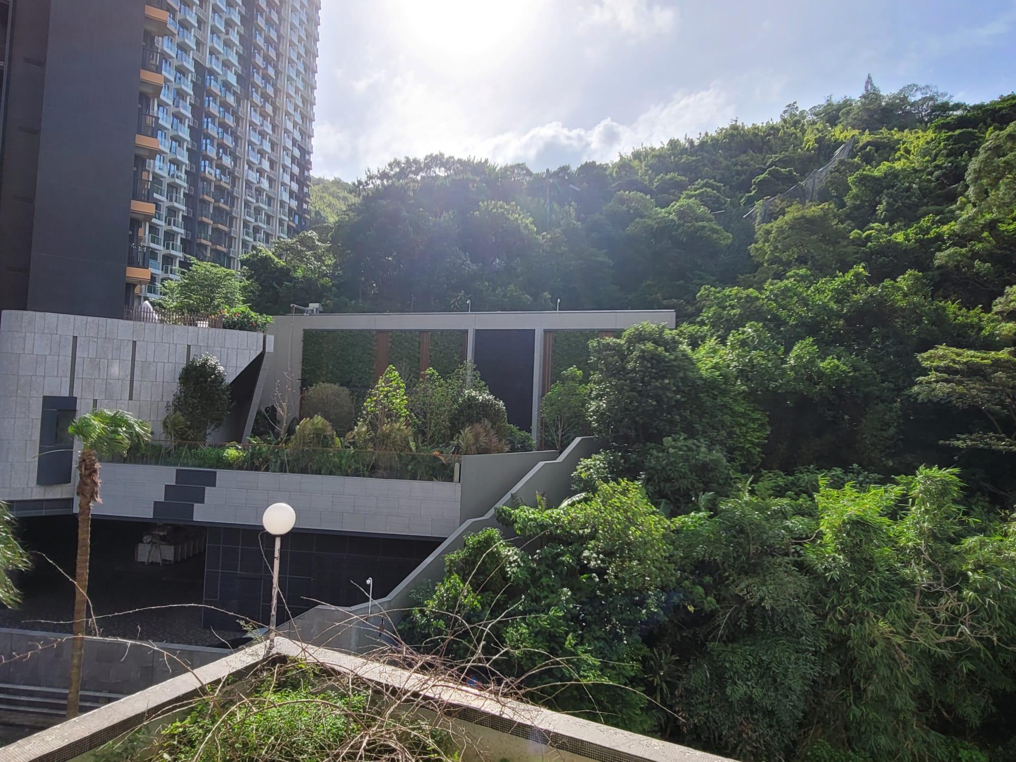 雖然單位位處低層,但望翠綠山景,景致十分清幽開揚。(代理提供相片)