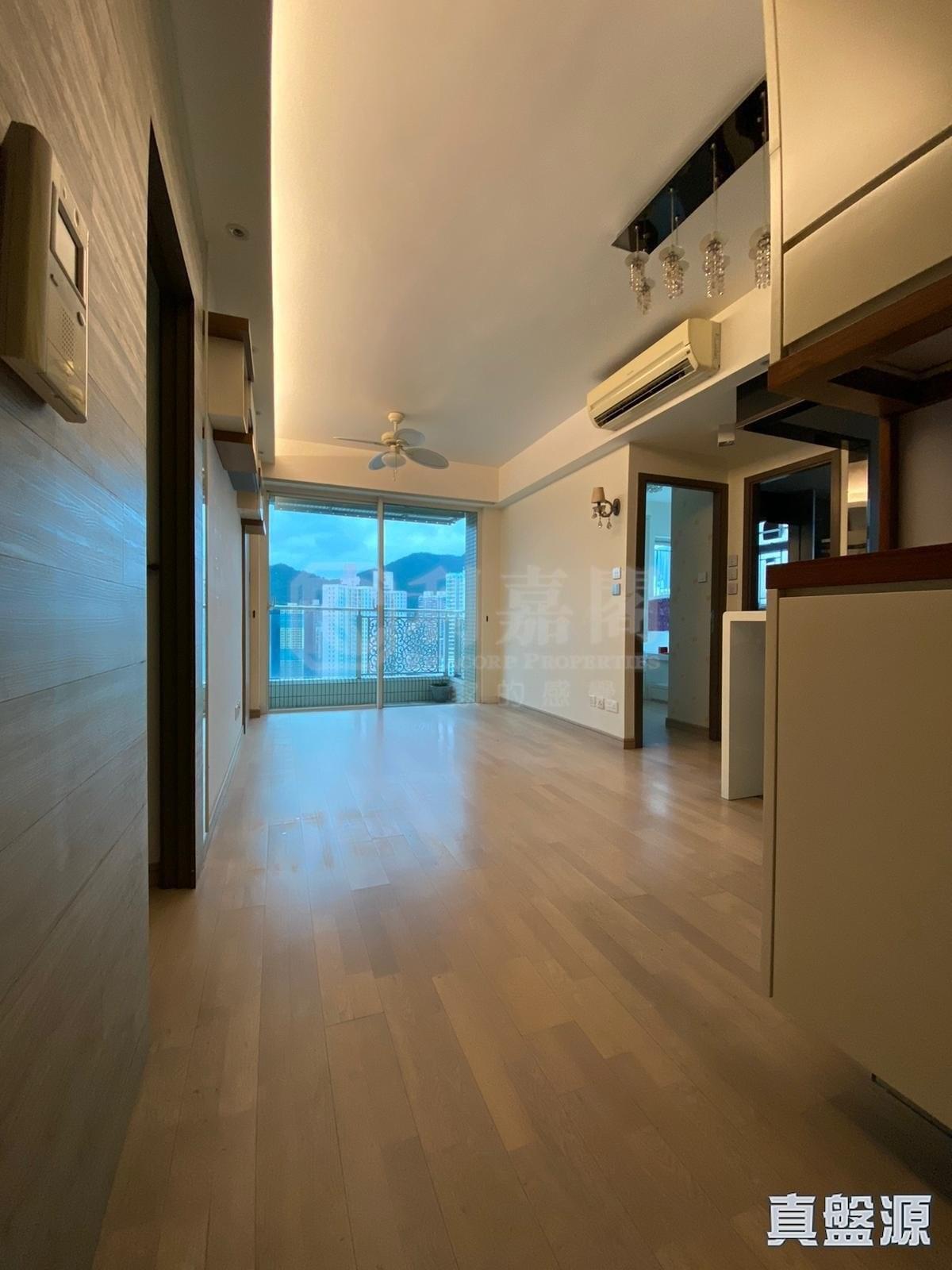 長方形開則大廳,間隔四正實用,並外接露台。(代理提供相片)