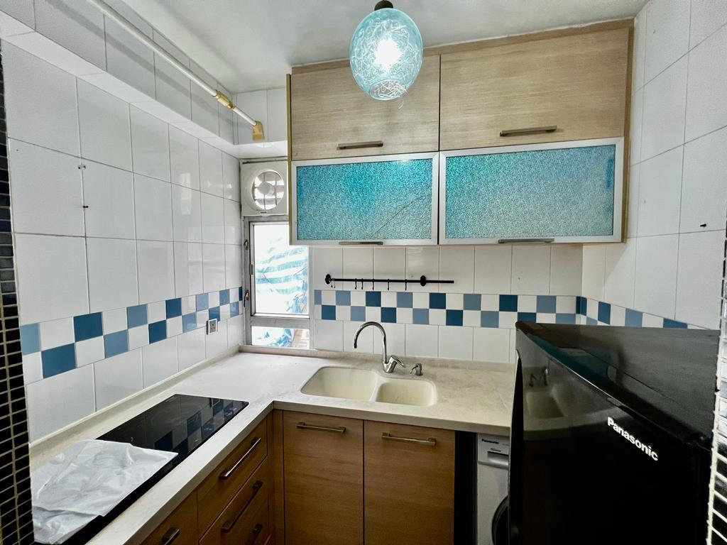 廚房裝修尚算新淨,空間亦闊落。