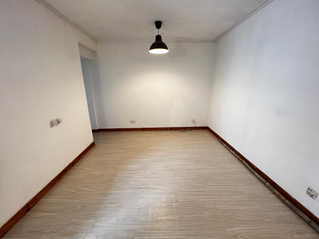 長方形大廳容易擺放傢具,間隔四正。