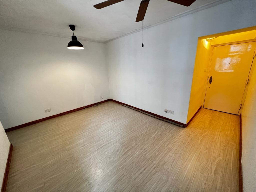 大門設有玄關位,有足夠空間擺放鞋櫃。