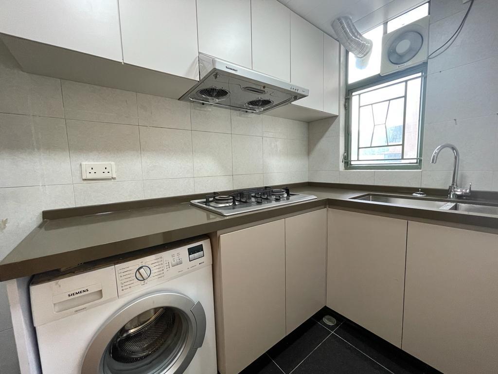 廚房面積頗大,配套新淨整潔。(代理提供相片)