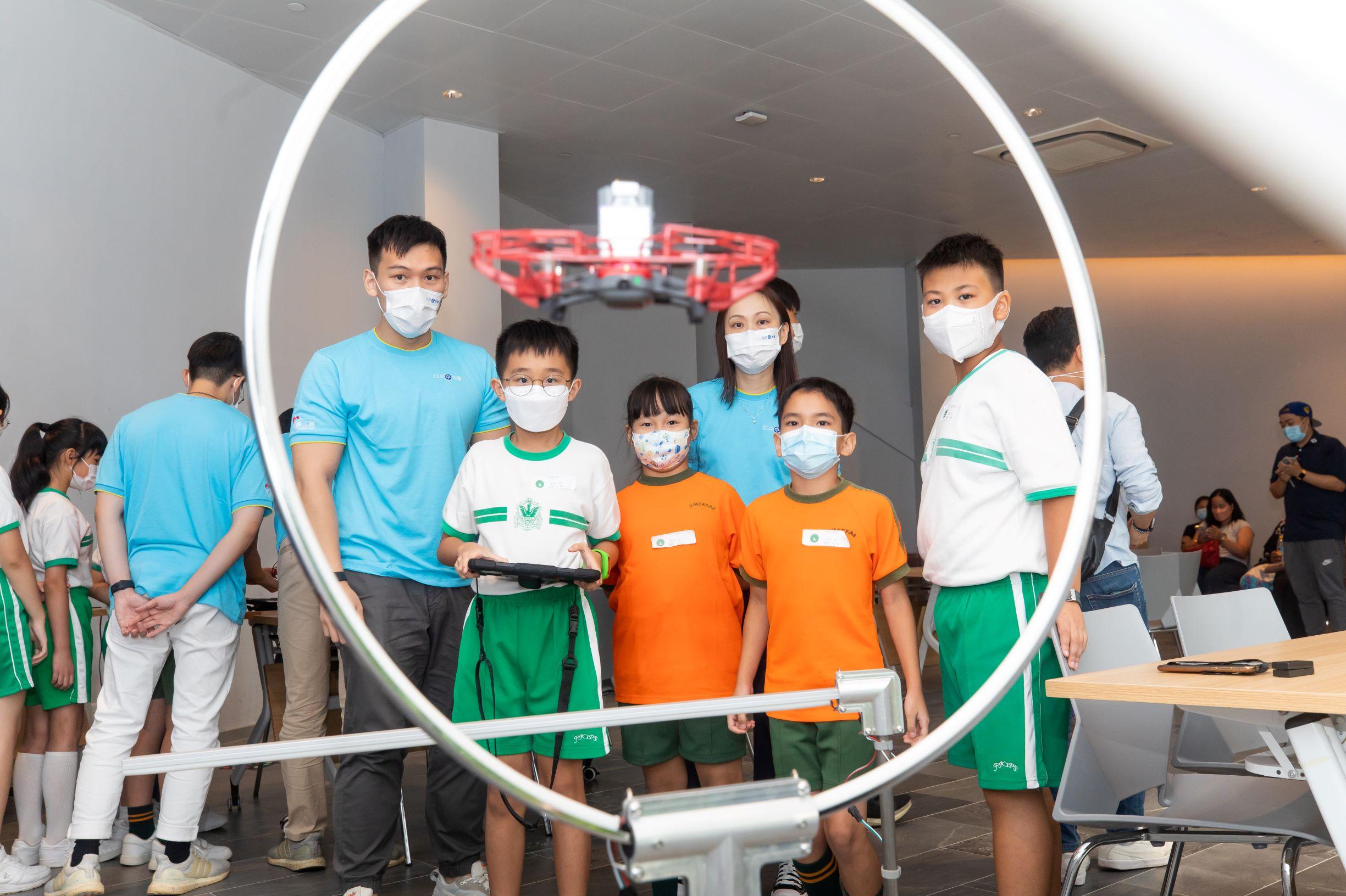 準備開學|贈1500大、中、小學基層家庭電子設備 中電:網課新常態需支援學生需要