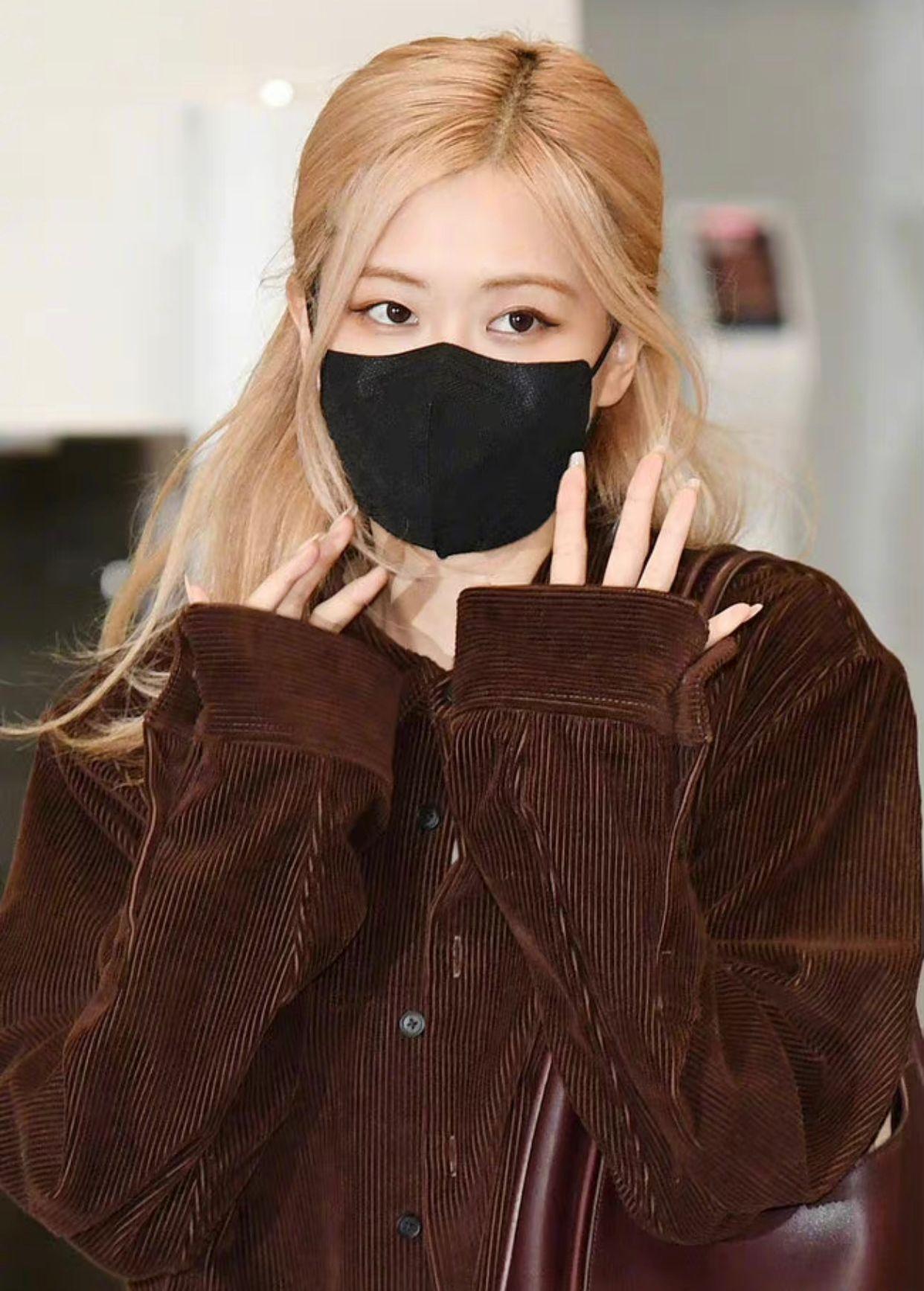 Rose亦在今晨現身仁川機場。