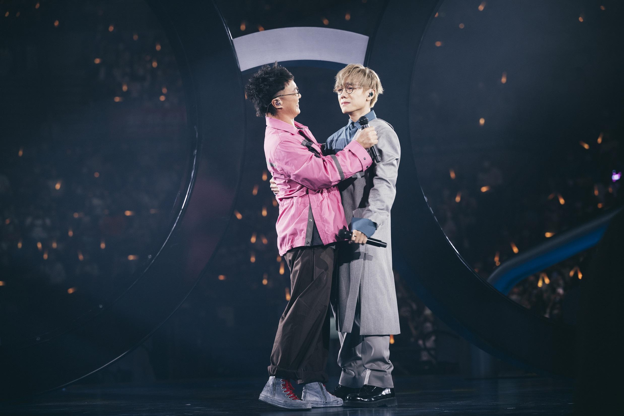 林家謙獲偶像陳奕迅擔任演唱會嘉賓,臨場猫唱《今日》作禮物,令家謙感動到眼濕濕。