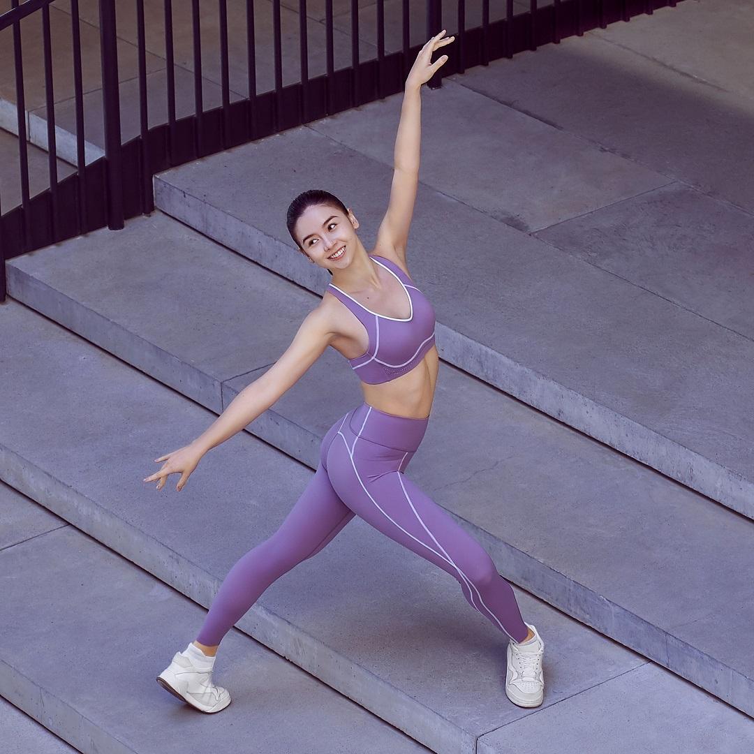 SPORTS MAX高強度運動胸圍 正價$468、優惠價錢$268 中腰修身塑形緊身運動褲 正價$498、優惠價$288