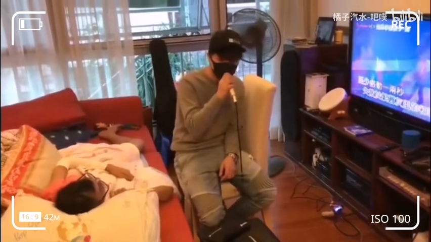 張敬軒為了給Tobey鼓勵,除了唱歌給對方聽外,也為對方錄歌。