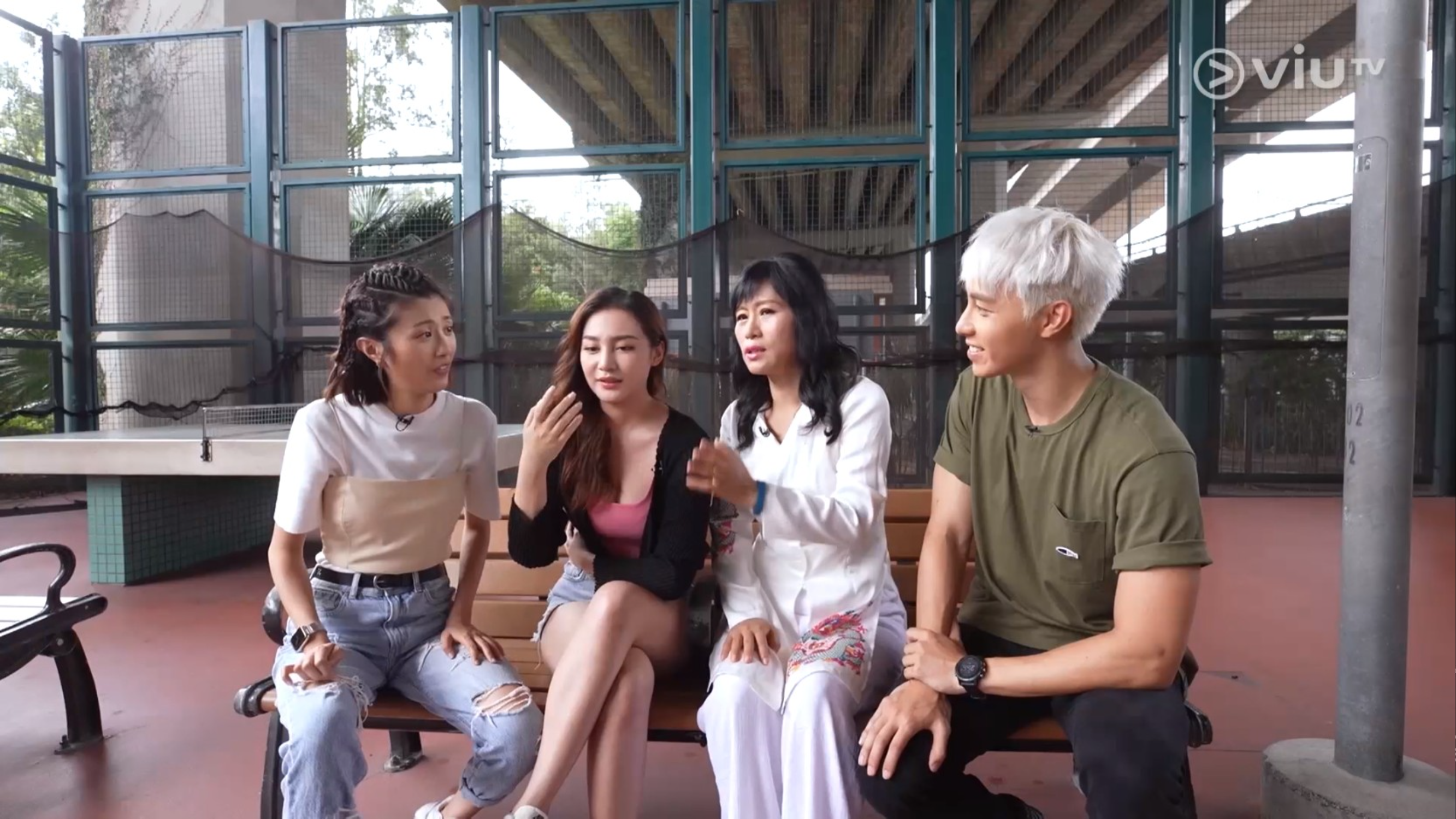 七仙羽用不同方法迫郭奕芯身上的狐妖現身。