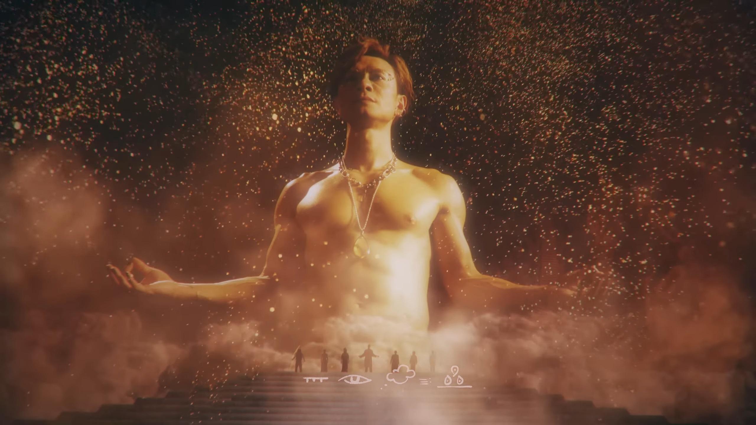 陳健安在《創作者的派對》MV飾演的族長,赤膊上陣。