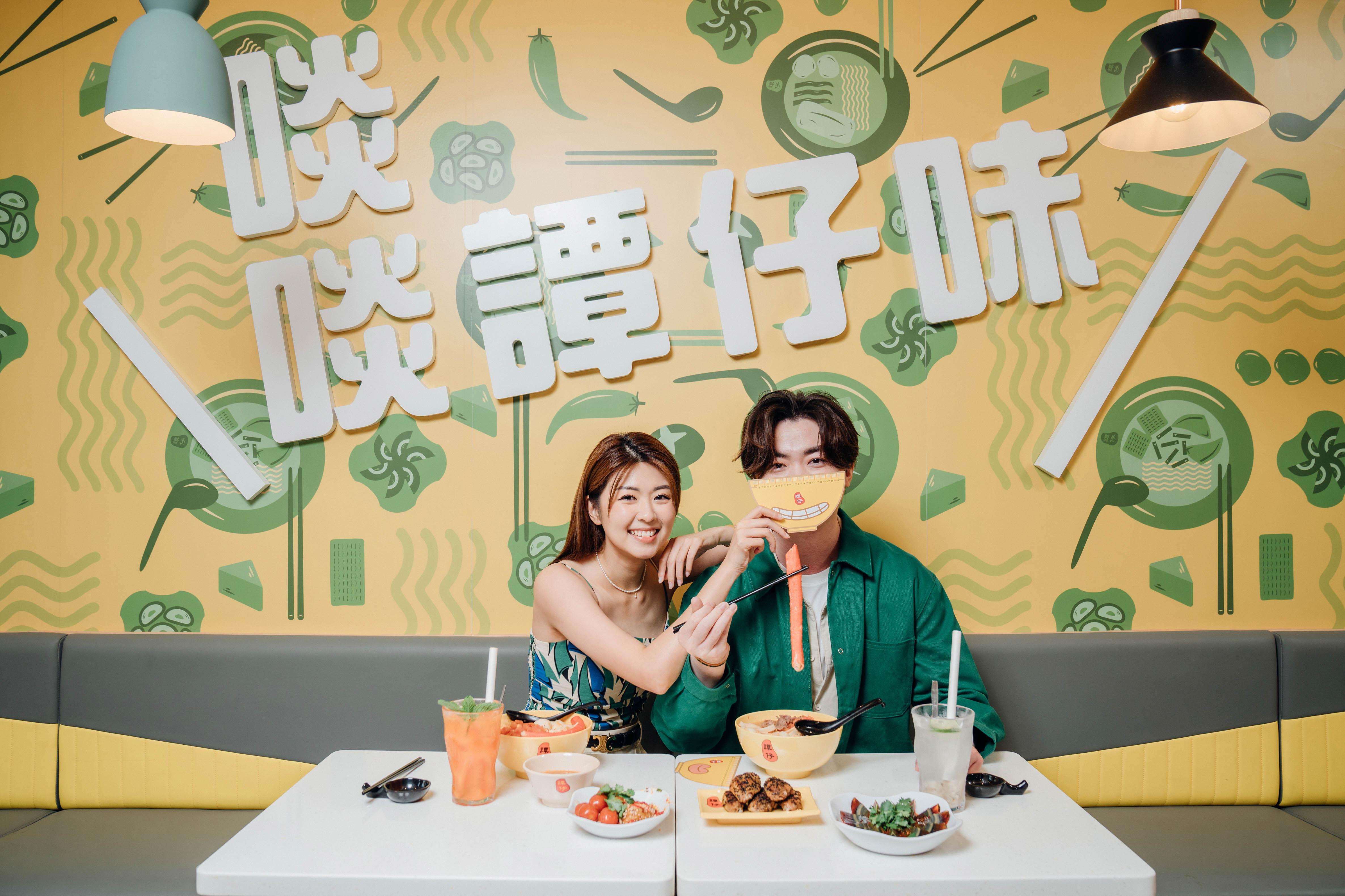 Hillary以「譚仔寬面尺」為洪卓立量度面部闊度。