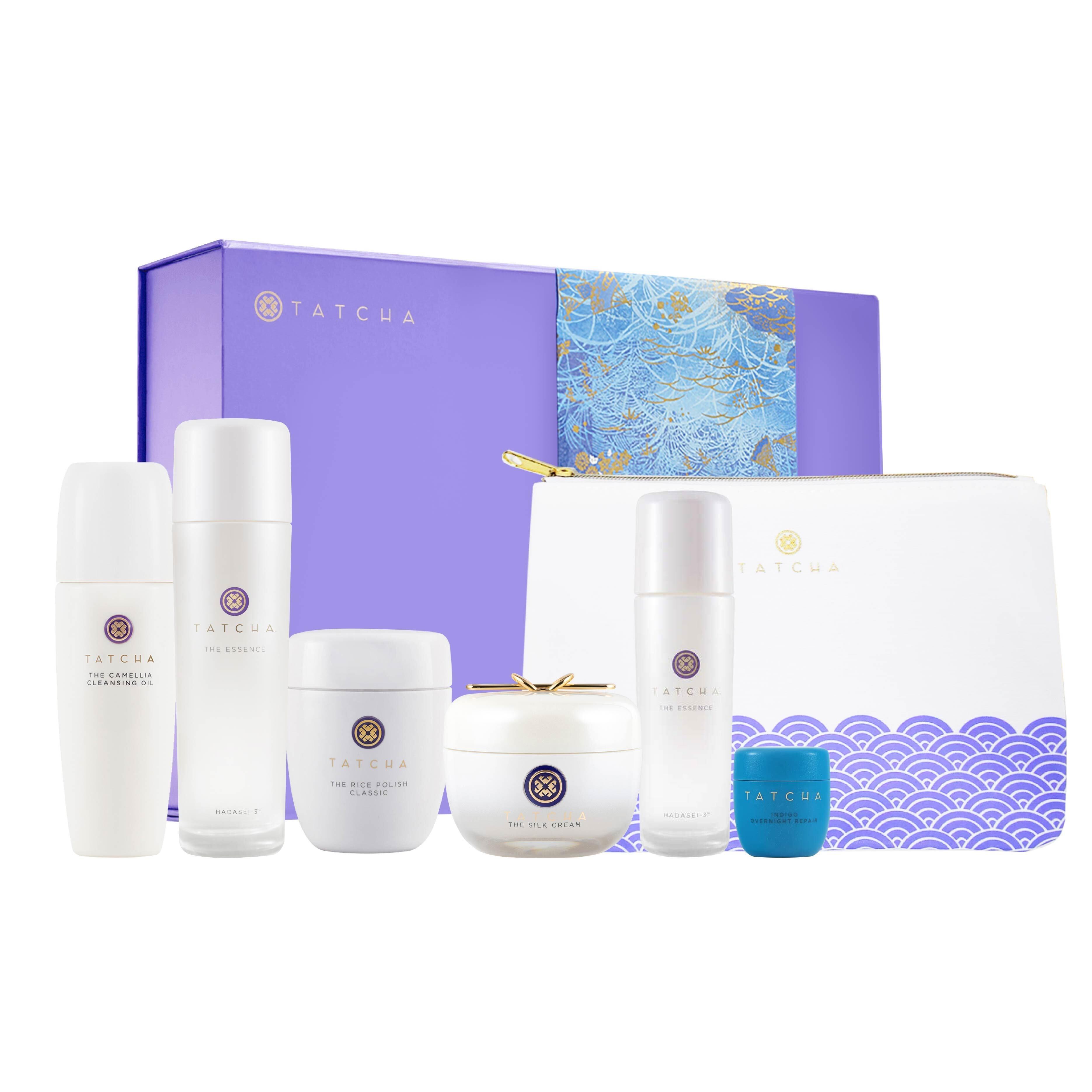 日本經典美肌儀式全系列 $2,580 (價值$3,589) .煥采盈亮精華水 150ml .純淨山茶花卸妝油 150ml .煥采絲滑補濕霜 50ml .柔亮大米酵素潔膚粉—經典配方 60g .煥采盈亮精華水 75ml .蓼藍舒緩修護晚霜 10ml .化妝袋