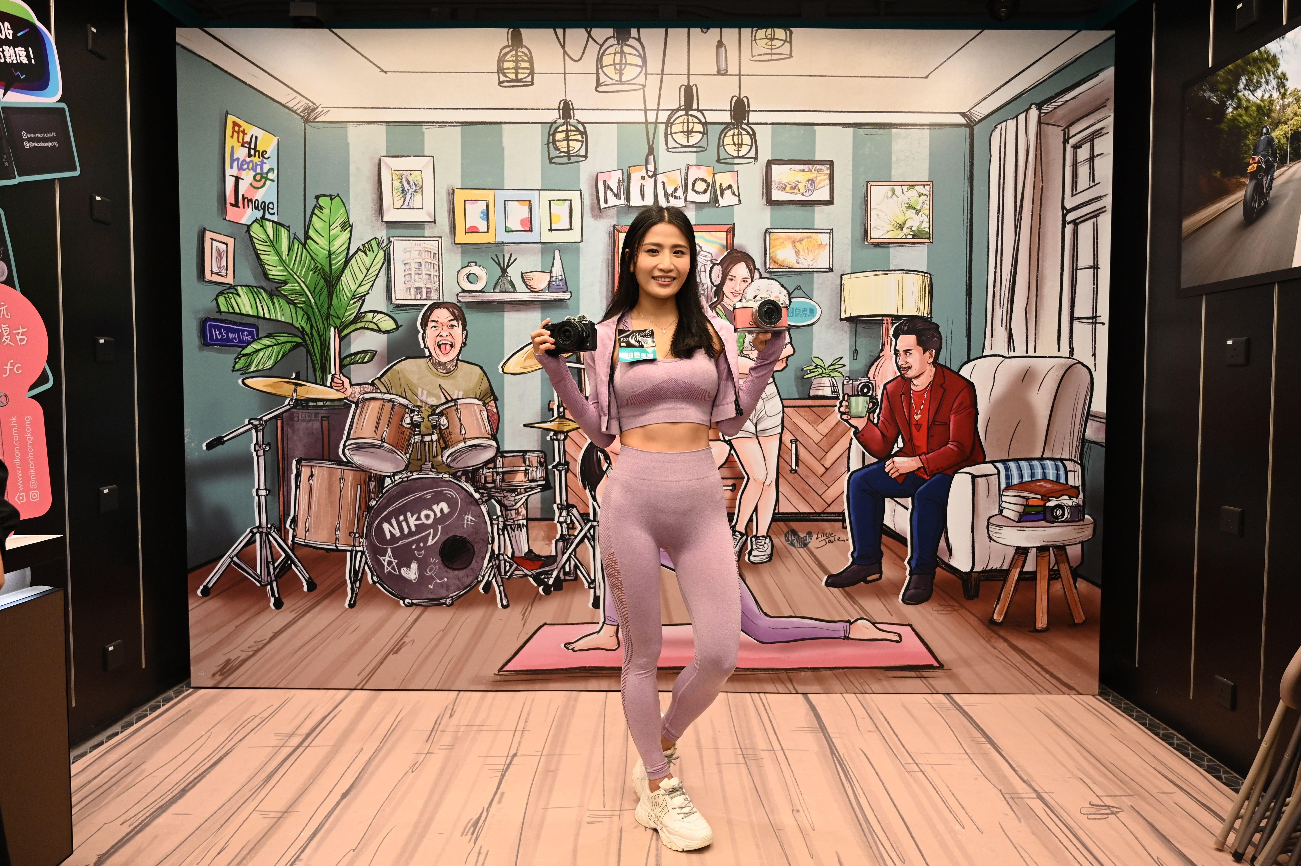 Coffee現身銅鑼灣,為產品擔任一日店長。