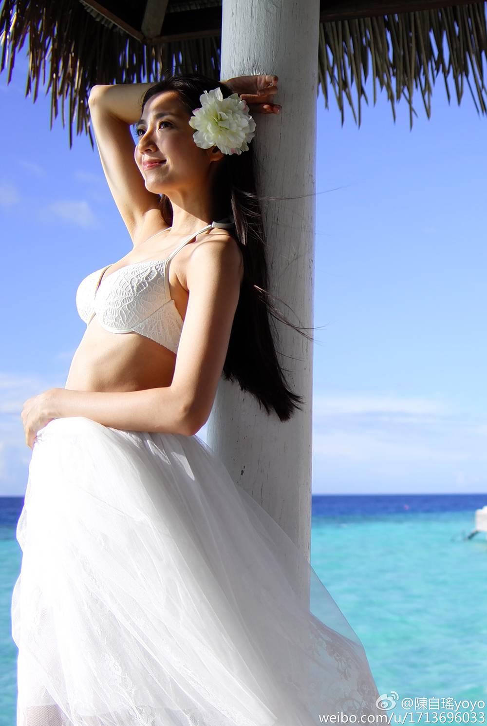 王浩信為Yoyo拍的泳照。