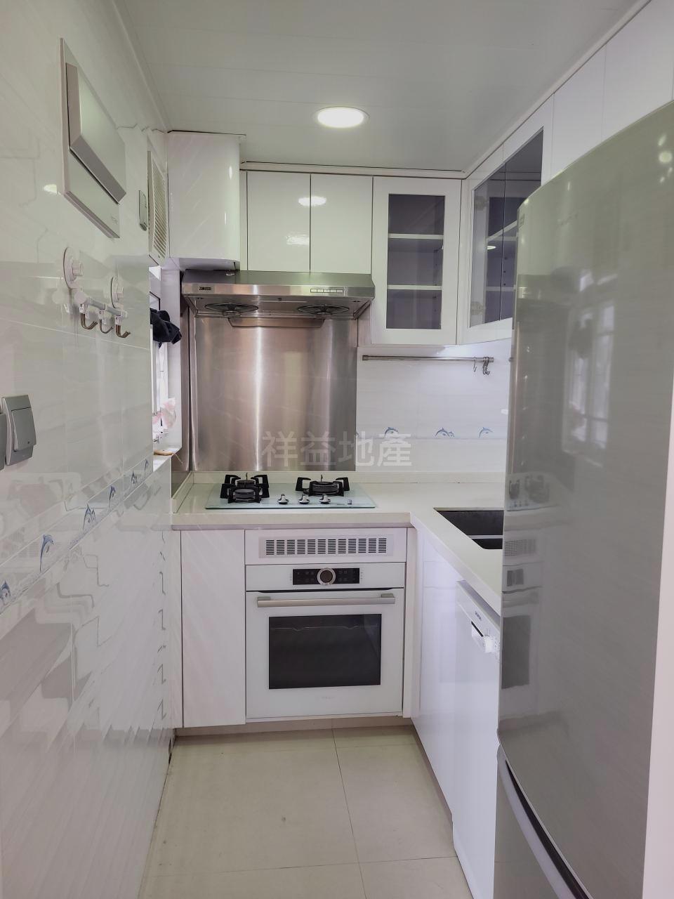 廚房裝修和配套非常簇新企理。(代理提供相片)