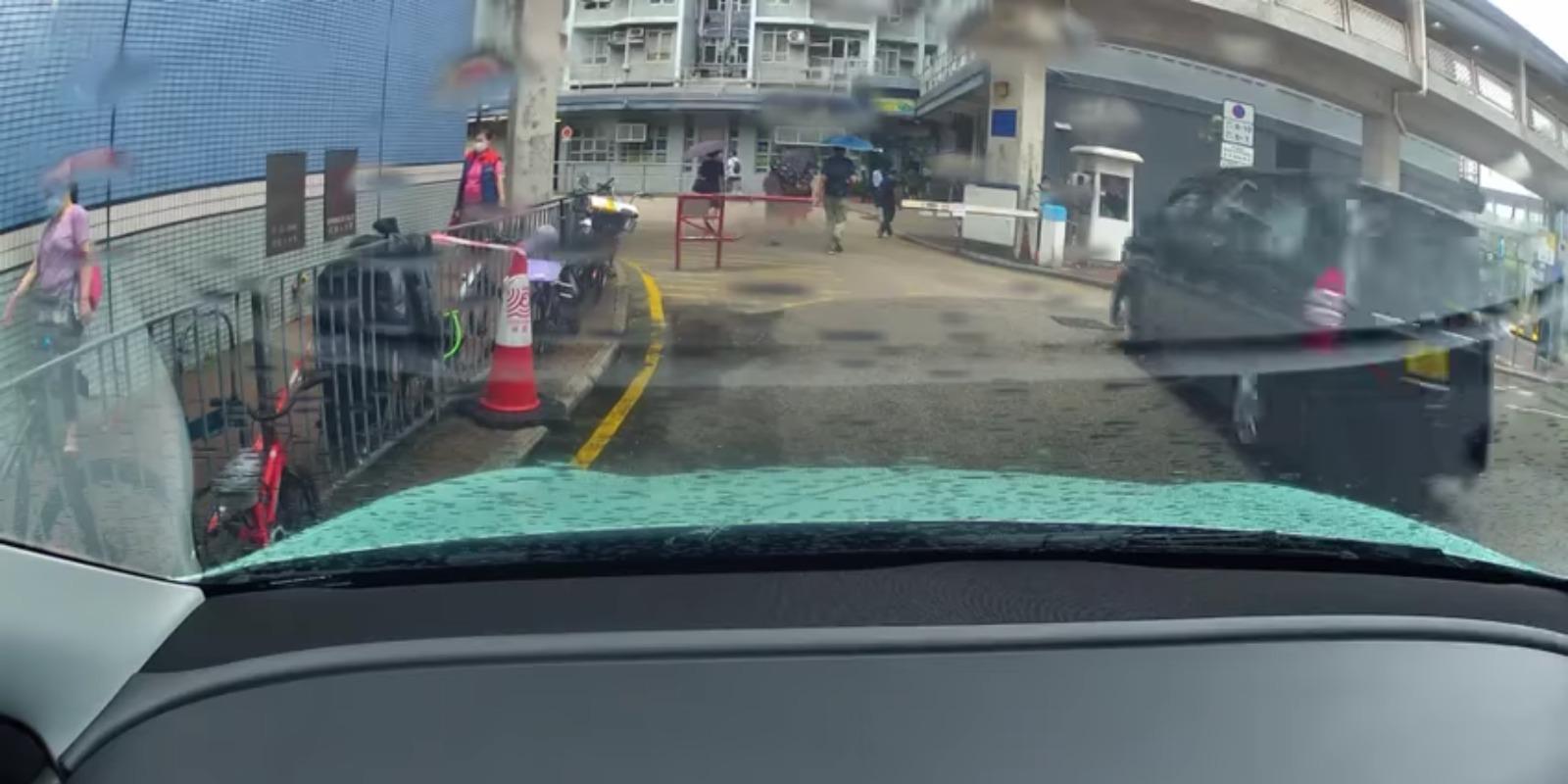 車Cam直擊|長沙灣私家車高速猛撼保安亭 4人傷保安員一度昏迷