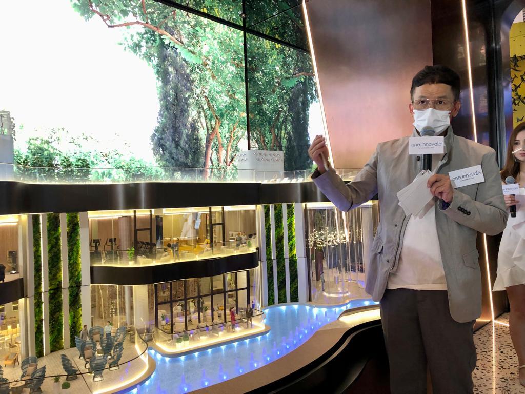 恒地林達民親身介紹住客會所「Club Innovale」的獨特之處。